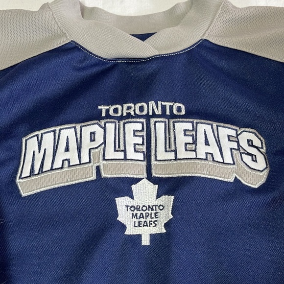 18M Toronto Maple Leafs hockey jersey - Picture 2 of 5